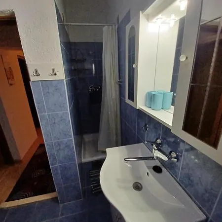 Apartments Zuanovic Karlobag Exterior foto